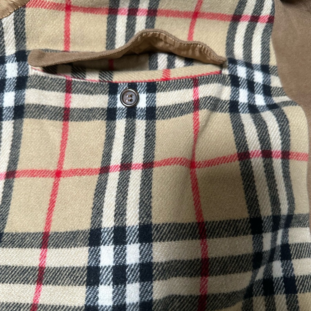 Burberry’s Coat - Picture 7 of 12